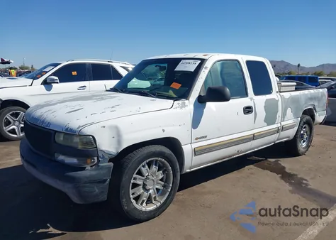 2001 Chevrolet Silverado 1500 из США, поврежденный, VIN 2GCEC19V311228016